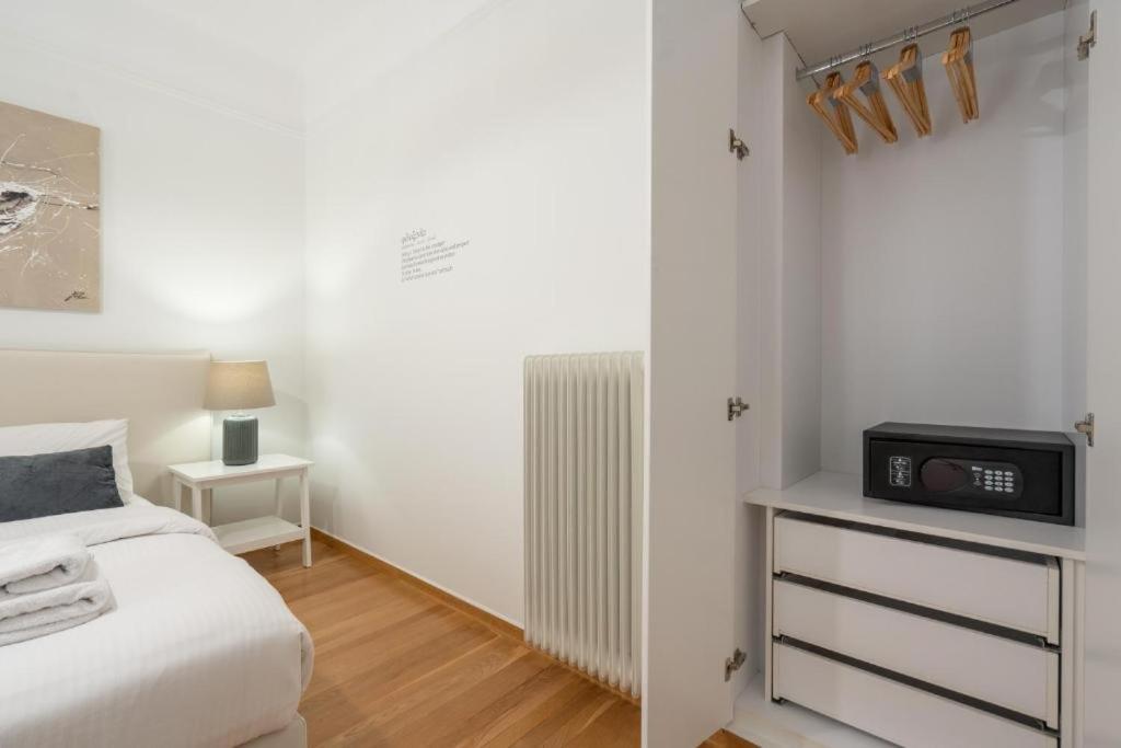 Vibrant Urban Getaway: Modern 1-Bedroom Near Bars, Parks, And Metro Athen Eksteriør billede