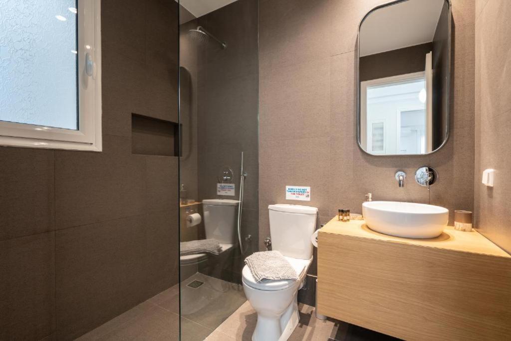 Vibrant Urban Getaway: Modern 1-Bedroom Near Bars, Parks, And Metro Athen Eksteriør billede